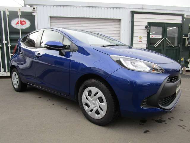 トヨタ アクア １．５ Ｘ Ｅ－ＦＯＵＲ ４ＷＤ R4年 (北海道) 99
