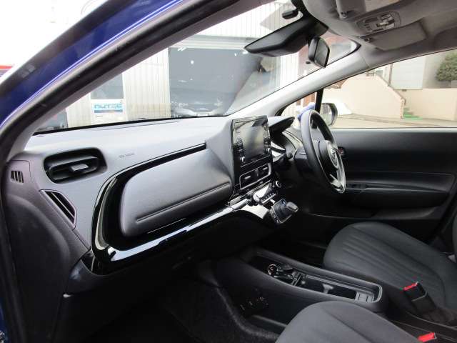 トヨタ アクア １．５ Ｘ Ｅ－ＦＯＵＲ ４ＷＤ R4年 (北海道) 99