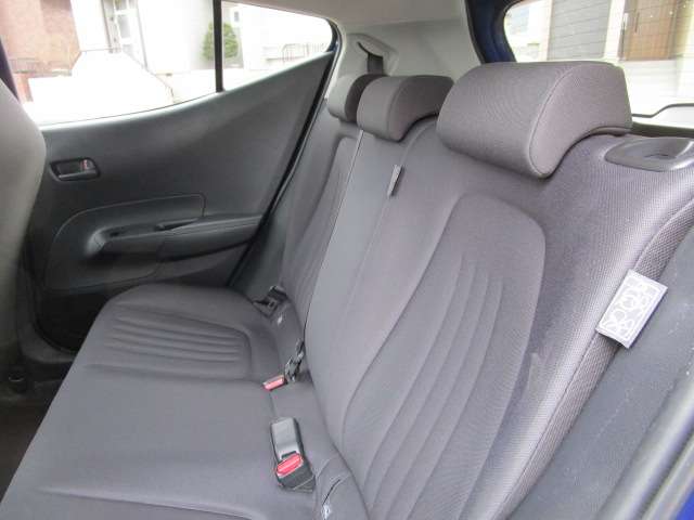 トヨタ アクア １．５ Ｘ Ｅ－ＦＯＵＲ ４ＷＤ R4年 (北海道) 99