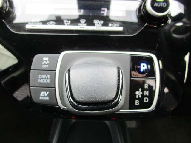 トヨタ アクア １．５ Ｘ Ｅ－ＦＯＵＲ ４ＷＤ R4年 (北海道) 99