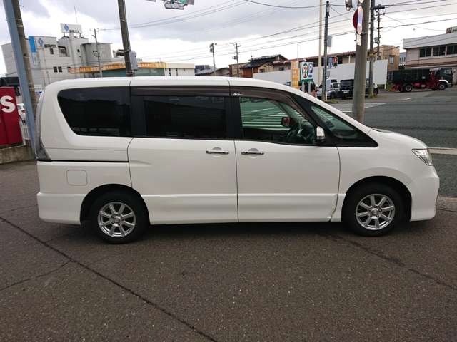 日産 セレナ ２．０ ライダー ４ＷＤ H23年 (東北) 99