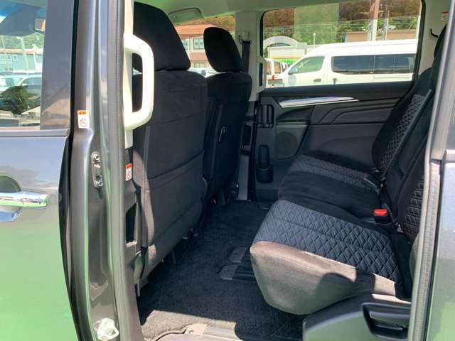 三菱 デリカ　Ｄ：５ アーバンギア ２．２ Ｇ ディーゼルターボ ４ＷＤ R1年 (関東) 99