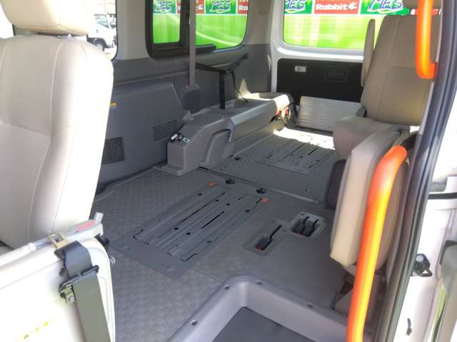 日産 ＮＶ３５０キャラバン ２．５ チェアキャブ 車イス２名仕様 H30年 (関東) 99