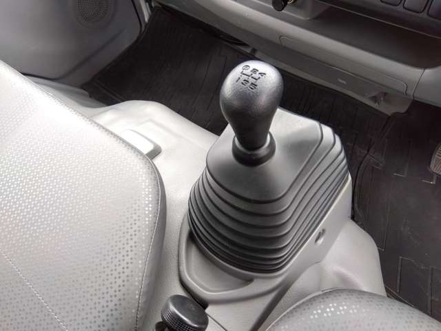 日野自動車 デュトロ ４．０Ｄターボ H27年 (関東) 99