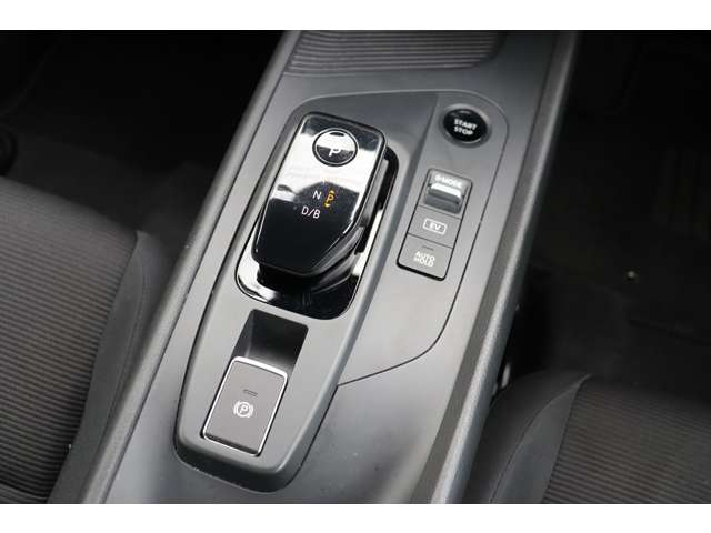 日産 ノート １．２ Ｓ ＦＯＵＲ ４ＷＤ R3年 () 99