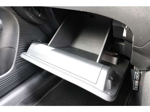 日産 ノート １．２ Ｓ ＦＯＵＲ ４ＷＤ R3年 () 99