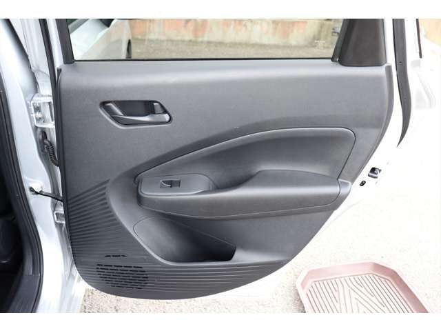 日産 ノート １．２ Ｓ ＦＯＵＲ ４ＷＤ R3年 () 99