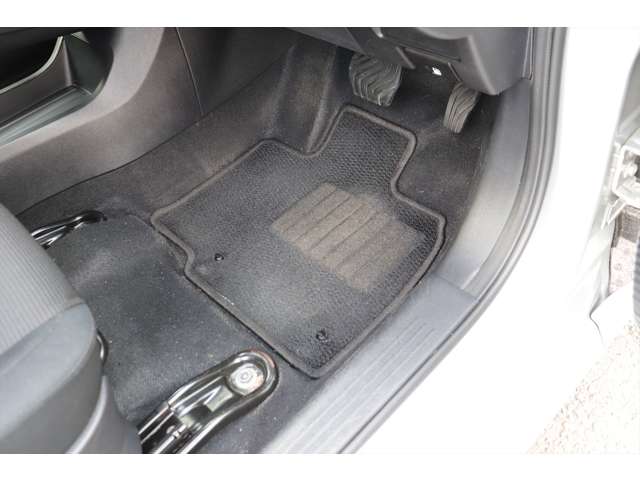 日産 ノート １．２ Ｓ ＦＯＵＲ ４ＷＤ R3年 () 99