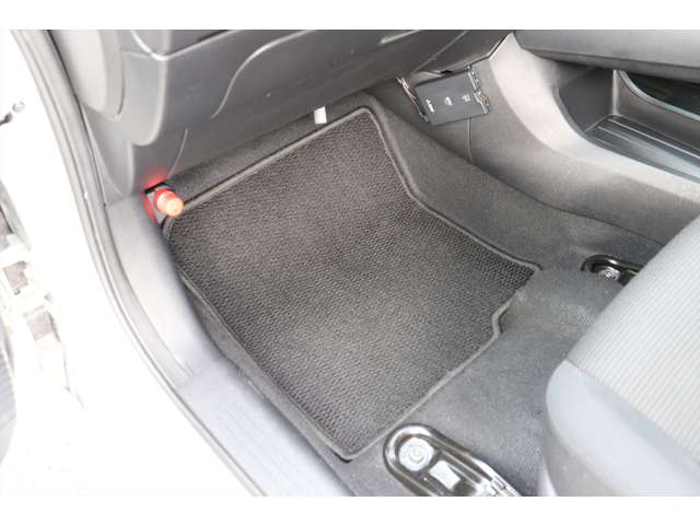 日産 ノート １．２ Ｓ ＦＯＵＲ ４ＷＤ R3年 () 99