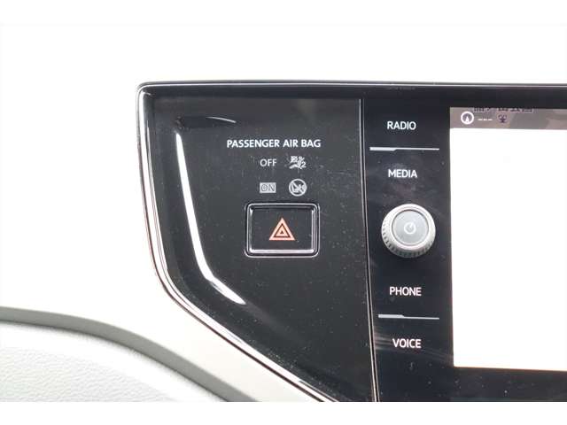 フォルクスワーゲン ポロ ＴＳＩ　コンフォートライン H30年 () 99