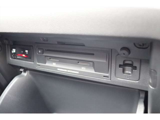 フォルクスワーゲン ポロ ＴＳＩ　コンフォートライン H30年 () 99