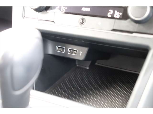 フォルクスワーゲン ポロ ＴＳＩ　コンフォートライン H30年 () 99