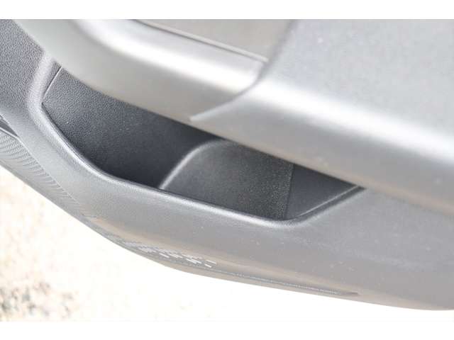 フォルクスワーゲン ポロ ＴＳＩ　コンフォートライン H30年 () 99