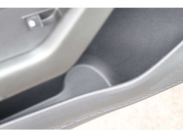 フォルクスワーゲン ポロ ＴＳＩ　コンフォートライン H30年 () 99
