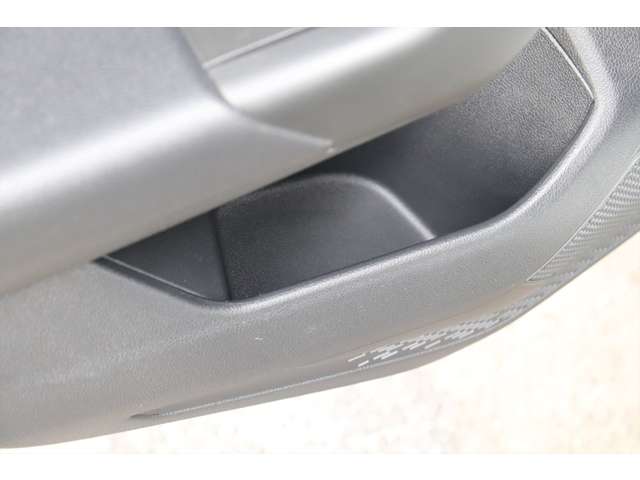 フォルクスワーゲン ポロ ＴＳＩ　コンフォートライン H30年 () 99