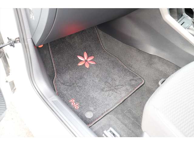 フォルクスワーゲン ポロ ＴＳＩ　コンフォートライン H30年 () 99
