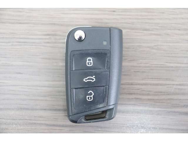 フォルクスワーゲン ポロ ＴＳＩ　コンフォートライン H30年 () 99