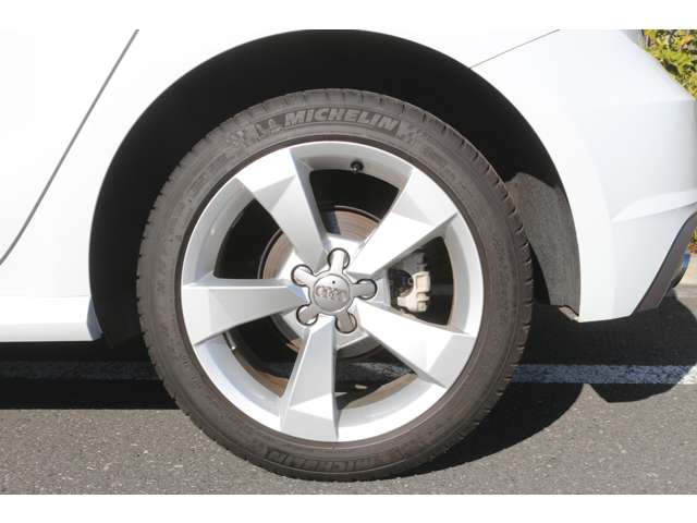 アウディ Ａ１　スポーツバック １．０　ＴＦＳＩ H27年 (関東) 99