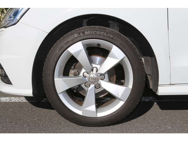 アウディ Ａ１　スポーツバック １．０　ＴＦＳＩ H27年 (関東) 99
