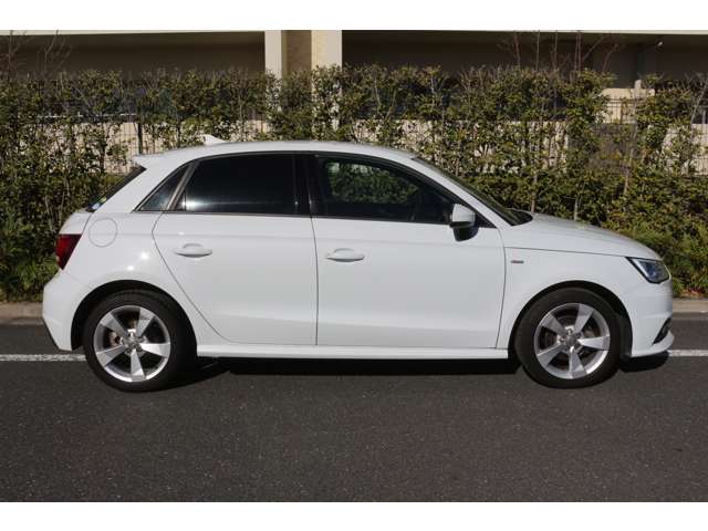アウディ Ａ１　スポーツバック １．０　ＴＦＳＩ H27年 (関東) 99