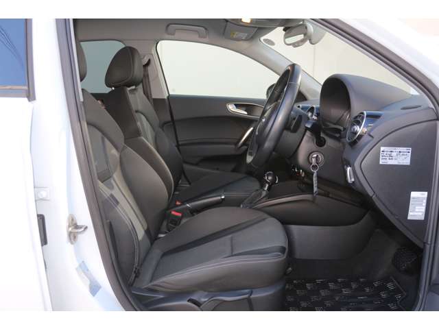 アウディ Ａ１　スポーツバック １．０　ＴＦＳＩ H27年 (関東) 99