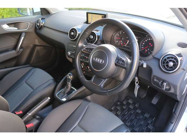アウディ Ａ１　スポーツバック １．０　ＴＦＳＩ H27年 (関東) 99