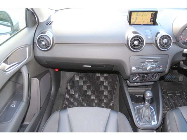 アウディ Ａ１　スポーツバック １．０　ＴＦＳＩ H27年 (関東) 99