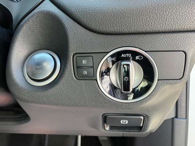 メルセデスベンツ ＧＬＡクラス ＧＬＡ２２０ ４マチック ４ＷＤ R1年 () 99