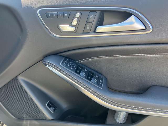 メルセデスベンツ ＧＬＡクラス ＧＬＡ２２０ ４マチック ４ＷＤ R1年 () 99