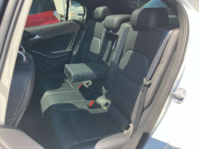 メルセデスベンツ ＧＬＡクラス ＧＬＡ２２０ ４マチック ４ＷＤ R1年 () 99