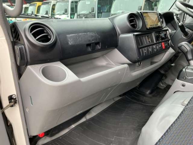 日野自動車 デュトロ ４．０ＤＴ R4年 (東海) 99