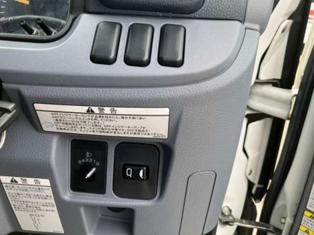 三菱フソウ キャンター ３．０ 全低床 ディーゼルターボ H26年 (東海) 99