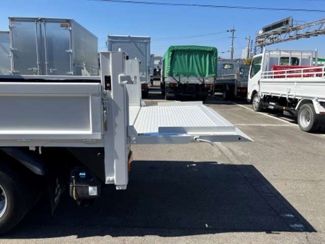 三菱フソウ キャンター ３．０ ダブルキャブ 全低床 ディーゼルターボ H29年 (東海) 99