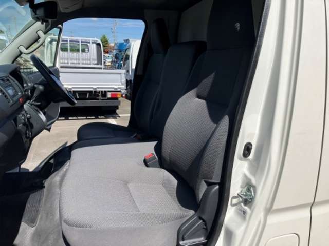トヨタ ハイエースバン ２．０ 中温冷凍バン ロング R5年 (東海) 99