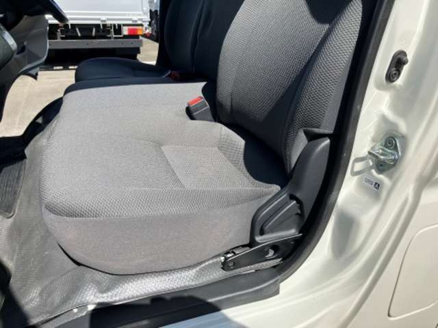 トヨタ ハイエースバン ２．０ 中温冷凍バン ロング R5年 (東海) 99