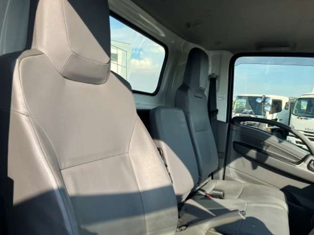 いすゞ エルフ ３．０ＤＴ R6年 (東海) 99