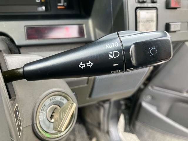 トヨタ マーク２ワゴン ２．０ ＬＧ グランデエディション H7年 (中国) 99