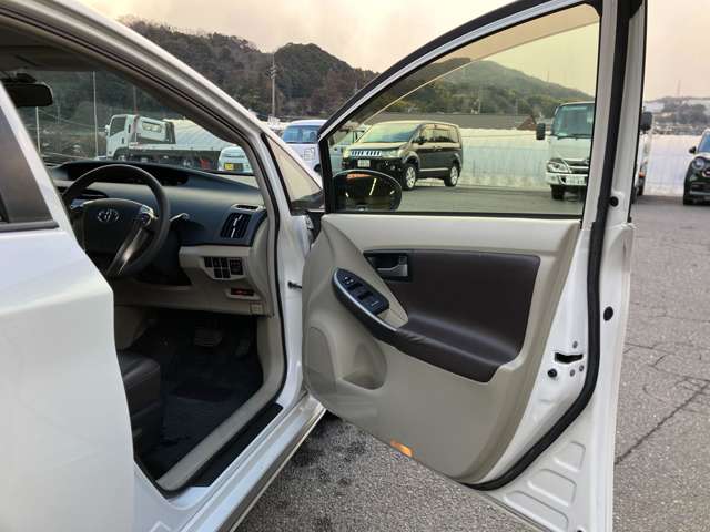トヨタ プリウス １．８ Ｓ マイコーデ H25年 (中国) 99