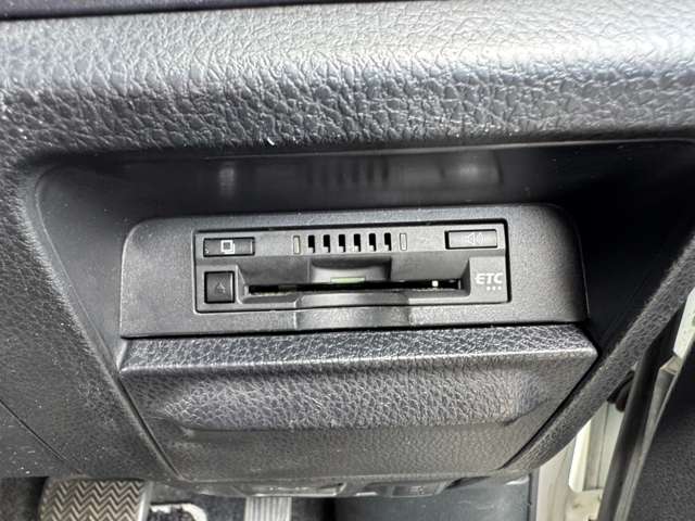 トヨタ ヴォクシー １．８ ハイブリッド ＺＳ 煌ＩＩ H29年 () 99