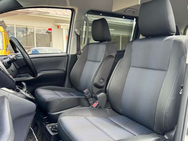 トヨタ ヴォクシー １．８ ハイブリッド ＺＳ 煌ＩＩ H29年 () 99