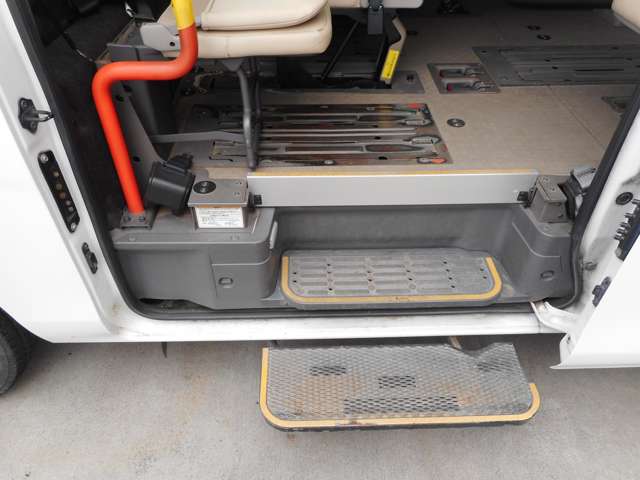 日産 ＮＶ３５０キャラバン ２．５ チェアキャブ Ｍ仕様 ディーゼルターボ ４ＷＤ H27年 (東北) 99