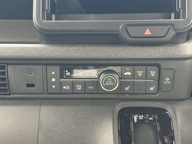 ホンダ Ｎ　ＢＯＸ カスタム ６６０ ターボ コーディネートスタイル ２トーン R8年 (東海) 99