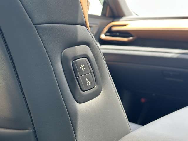 トヨタ クラウン　クロスオーバー　ハイブリッド ２．４ ＲＳ アドバンスト Ｅ－ＦＯＵＲ ＡＤＶＡＮＣＥＤ ４ＷＤ R4年 (東海) 99