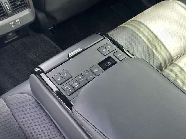 トヨタ クラウン　クロスオーバー　ハイブリッド ２．４ ＲＳ アドバンスト Ｅ－ＦＯＵＲ ＡＤＶＡＮＣＥＤ ４ＷＤ R4年 (東海) 99