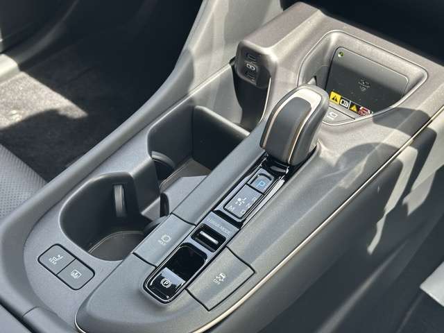 トヨタ クラウン　クロスオーバー　ハイブリッド ２．４ ＲＳ アドバンスト Ｅ－ＦＯＵＲ ＡＤＶＡＮＣＥＤ ４ＷＤ R4年 (東海) 99