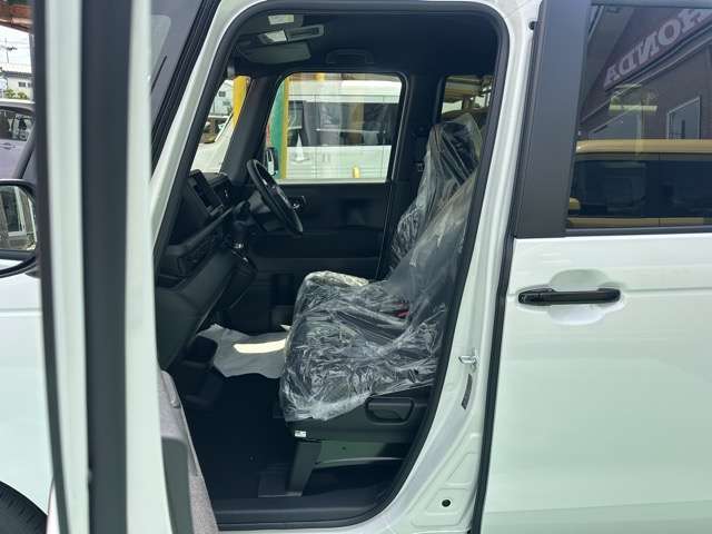 ホンダ Ｎ　ＢＯＸ カスタム ６６０ ブラック スタイル R8年 (東海) 99