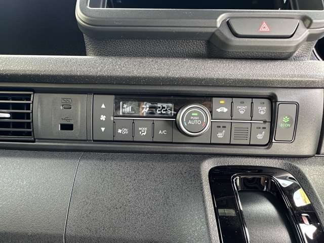 ホンダ Ｎ　ＢＯＸ カスタム ６６０ ターボ ブラック スタイル R8年 (東海) 99