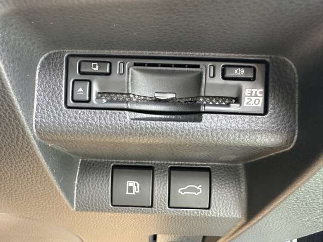 トヨタ クラウン　クロスオーバー　ハイブリッド ２．４ ＲＳ アドバンスト Ｅ－ＦＯＵＲ ＡＤＶＡＮＣＥＤ ４ＷＤ R4年 (東海) 99