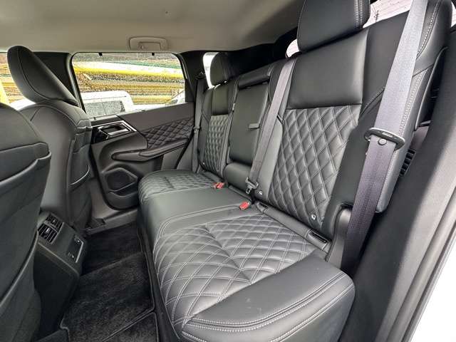 三菱 アウトランダーＰＨＥＶ ＰＨＥＶ ２．４ Ｇ ４ＷＤ R6年 (東海) 99