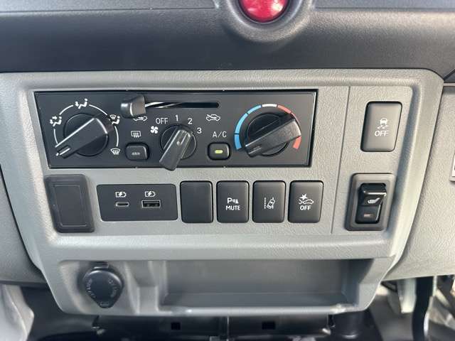 三菱 ミニキャブＥＶ ＣＤ ２０ＫＷＨ ２シーター R7年 (東海) 99